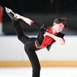 　少年男子ＳＰ　演技する千葉・中田璃士＝フラット八戸