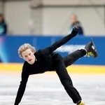 　公式練習で調整するイリア・マリニン＝ミラノ（共同）