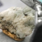 　レアアースを含んだ鉱石＝昨年１０月、北京