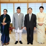 　ネパールのポーデル大統領夫妻と会見される天皇、皇后両陛下＝３日午後、皇居・御所（代表撮影）