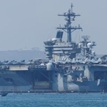 　米原子力空母エーブラハム・リンカーン＝２０２５年８月、米カリフォルニア州サンディエゴの海軍航空基地（ロイター＝共同）