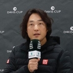 　男子テニスのデビス杯予選１回戦を前に、記者会見で意気込みを語る日本代表の添田豪監督＝４日、有明コロシアム