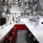 　日本選手団の支援拠点に設けられた食堂＝４日、イタリア・ミラノ（共同）