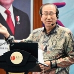 　ジャカルタ郊外で講演する北川進京都大特別教授＝４日（共同）