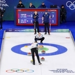 　ミラノ・コルティナ冬季五輪の開会式に先立って競技がスタートしたカーリング混合ダブルス＝４日、イタリア・コルティナダンペッツォ（共同）