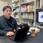 　カーリング日本女子のフォルティウスをサポートする北海道大大学院情報科学研究院の山本雅人教授＝２０２５年１１月、北海道大