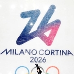 　公式練習で調整する鍵山優真＝ミラノ（共同）