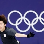 　公式練習で調整する佐藤駿＝ミラノ（共同）