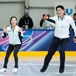 　ミラノ・コルティナ冬季五輪の公式練習に臨むフィギュアスケートペアの三浦璃来（左）、木原龍一組。６日から団体がスタートする＝５日、イタリア・ミラノ（共同）