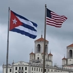 　キューバと米国の国旗（ロイター＝共同）