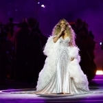 　ミラノ・コルティナ冬季五輪の開会式に登場した歌手のマライア・キャリーさん＝６日、ミラノ（ロイター＝共同）