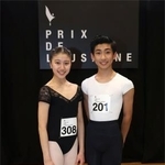 　第５４回ローザンヌ国際バレエコンクールの本選が行われ、最終選考に進んだ伊藤里紗さん（左）と佐居勇星さん＝６日、スイス・ローザンヌ（共同）