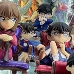 　北京市の商業施設で店頭に飾られた人気アニメ「名探偵コナン」の人形＝６日（共同）