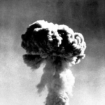 　１９６４年１０月１６日、中国初の核実験で立ち上ったきのこ雲（新華社＝共同）