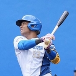 　紅白戦で２打席連続の本塁打を放つ日本ハム・水谷＝名護