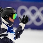 　男子ビッグエア決勝　１回目のジャンプで着地を決め喜ぶ木俣椋真＝リビーニョ（共同）