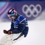 　男子ビッグエア決勝　３回目のジャンプで着地を決めガッツポーズする木村葵来＝リビーニョ（共同）