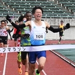　全日本実業団ハーフマラソン男子で優勝した平山大雅＝維新みらいふスタジアム