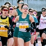 　全日本実業団ハーフマラソン女子で優勝した樺沢和佳奈＝維新みらいふスタジアム