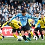 　川崎-柏　前半、先制ＰＫを決める川崎・エリソン＝Ｕ等々力