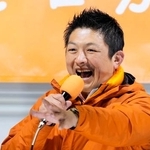 　東京都港区で最後の訴えをする参政党の神谷代表＝７日夜