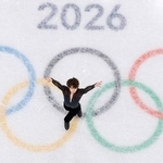 　団体男子フリー　演技する佐藤駿＝ミラノ（共同）