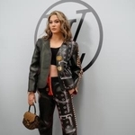 　モデルとしても活躍するフリースタイルスキー女子の中国代表谷愛凌＝２０２３年３月、パリ（ＡＰ＝共同）