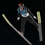 　男子個人ノーマルヒル　二階堂蓮の１回目の飛躍＝プレダッツォ（共同）