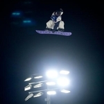 　女子ビッグエア決勝　ジャンプする岩渕麗楽＝リビーニョ（共同）