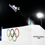 　女子ビッグエア決勝　ジャンプする村瀬心椛＝リビーニョ（共同）