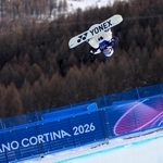 　男子ハーフパイプの公式練習で調整する平野流佳＝リビーニョ（共同）