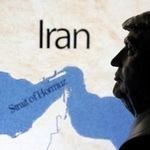 　トランプ米大統領の模型とイラン周辺の地図＝２０２５年６月（ロイター＝共同）