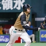 　２０１６年９月、指名打者で出場し、安打を放つ日本ハム・大谷（当時）