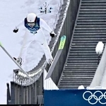 　男子個人ノーマルヒル　山本涼太の前半飛躍＝プレダッツォ（共同）