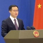 　記者会見する中国外務省の林剣副報道局長＝１１日、北京（共同）