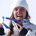 　ミラノ・コルティナ冬季五輪のアルペンスキー女子滑降で金メダルを獲得した米国のブリージー・ジョンソン＝８日、イタリア・コルティナダンペッツォ（ゲッティ＝共同）