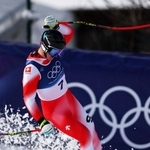 　男子スーパー大回転、ゴール後に腕を突き上げるフラニョ・フォンアルメン＝１１日、ボルミオ（ロイター＝共同）