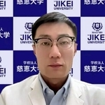 　オンラインで研究成果を発表する東京慈恵医大の藤田雄・准教授＝９日