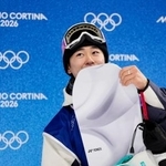 　男子ハーフパイプ予選２回目を終え、笑顔を見せる戸塚優斗＝リビーニョ（共同）