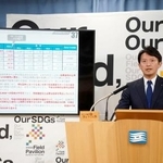 　兵庫県庁で記者会見する斎藤元彦知事＝１２日