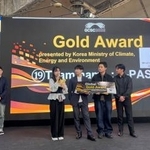 　一橋大と韓国の嘉泉大が開いた、日韓の大学生が一緒になって社会課題を解決するアイデアを競い合うイベントの授賞式（一橋大提供）