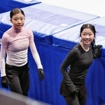 　公式練習を終えた千葉百音（左）と中井亜美＝ミラノ（共同）