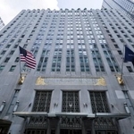 　マンハッタンにあるウォルドーフ・アストリア・ニューヨーク＝２０２５年７月（ロイター＝共同）