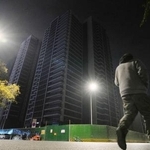 　中国四川省成都市で建設中の建物＝１月（共同）