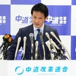 　中道改革連合の新代表に選出され、あいさつする小川淳也氏＝１３日午後、東京・永田町の党本部
