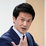 　中道改革連合の新代表に選出され、記者会見する小川淳也氏＝１３日午後、東京・永田町の党本部