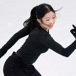 　公式練習で調整するフィギュアスケート女子の中井亜美＝１２日、ミラノ（共同）