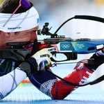 　バイアスロン男子１０キロスプリントで今大会２個目の金メダルを獲得したカンタン・フィヨンマイエ＝１３日、アンテルセルバ（ロイター＝共同）