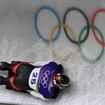 　男子３回戦　滑走する高橋弘篤＝コルティナダンペッツォ（共同）