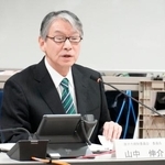 　意見交換会で発言する原子力規制委員会の山中伸介委員長＝１４日午後、鹿児島県薩摩川内市